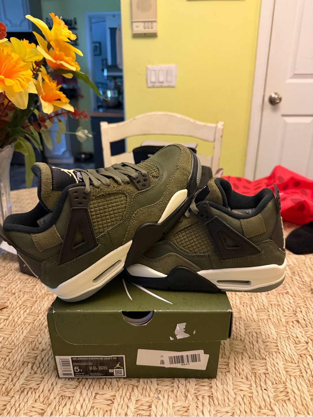 JORDAN 4 craft olive sz 5 youth/ 6.5 women new in box !!